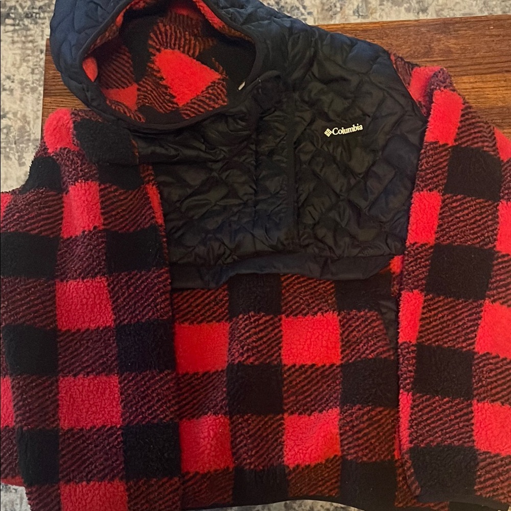 Columbia Women’s Black and Red Checkered Puffer Jacket - Picture 3 of 6